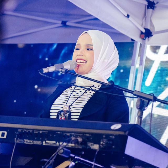 Dapat Golden Buzzer di America's Got Talent dari Simon Cowell, Ini 8 Potret Putri Ariani