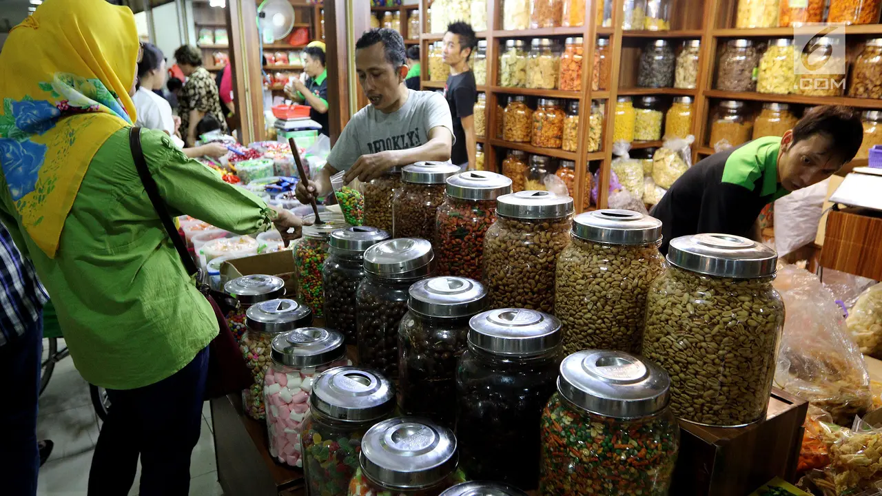 Berburu Kue Kering Jelang Lebaran  di Pasar Mayestik