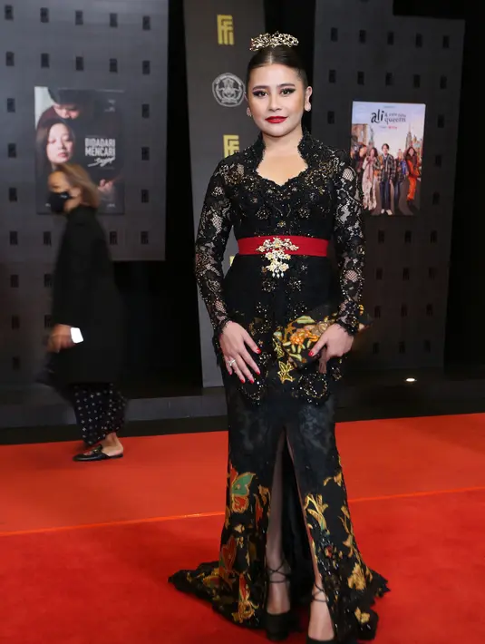 Prilly Latuconsina Red carpet FFI 2021 (Budy Santoso/© KapanLagi.com)