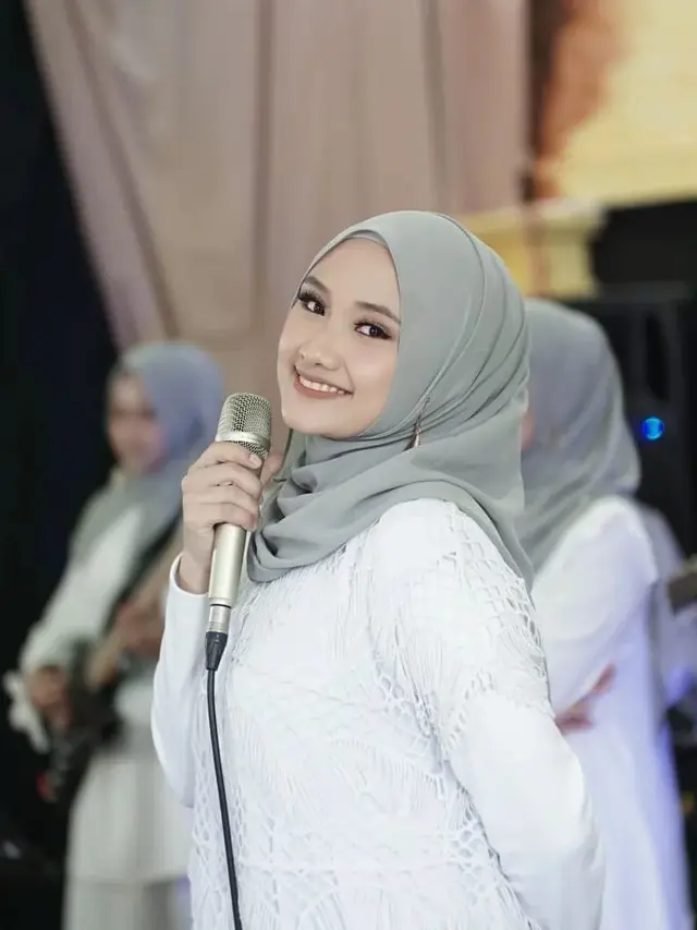 6 Potret Nazla Zain, Vokalis Nasida Ria yang Tampil di Jerman
