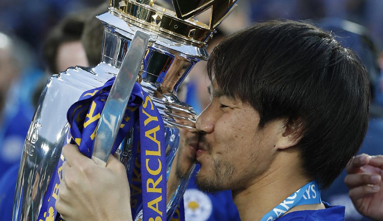 Merupakan kebanggaan tersendiri tentunya bagi para pemain Asia yang mampu berkiprah di salah satu liga top Eropa. Hebatnya, 5 pemain Asia berikut tak hanya tampil di satu liga top Eropa, mereka bahkan mampu tampil di 3 liga top Eropa sepanjang kariernya. Mau tahu siapa saja? Berikut daftar lengkapnya. (AFP/Adrian Dennis)