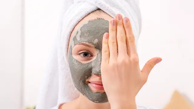 Clay Mask untuk Atasi Komedo, Apakah Hasilnya Efektif? Gali Fakta Penting Sebelum Coba Produknya