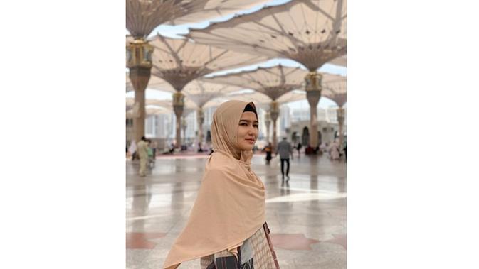 6 Potret Masayu Clara Pemeran Hits FTV Saat Berhijab, Buat Netizen Terkesima (sumber: Instagram.com/masayuclara)