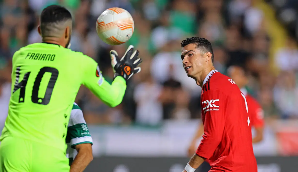 Setelah tak lagi mendapat jatah starter di Liga Inggris musim ini, Cristiano Ronaldo kembali mendapat kesempatan bermain sejak awal laga menghadapi Omonia Nicosia di kancah Eropa. (AFP)