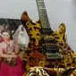 Gitar batik menarik pengunjung Pameran Moca Fest di Forum Ekonomi Islam Dunia. 