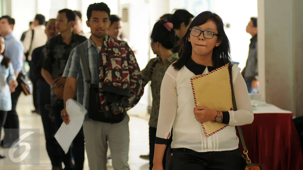 20150930-Begini Perjuangan Ribuan Pencari Kerja di Job for Career Senayan-Jakarta
