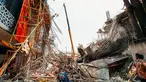 Jembatan penghubung antara gedung arsip dengan perpustakaan di Taman Ismail Marzuki, Jakarta, ambruk, Jumat (31/10/2014). (Liputan6.com/Faizal Fanani)