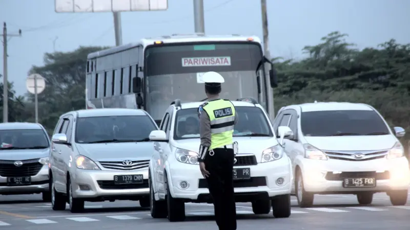 Polres Pemalang melakukan rekayasa lalu lintas untuk mengantisipasi kemacetan pantura, dalam kota dan jalur selatan. (Foto: Liputan6.com/Polres Pemalang/Muhamad Ridlo)