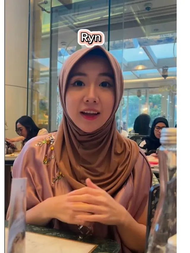 6 Potret Chibi Chibi Kompak Kenakan Kaftan, Angel dan Ryn Coba Pakai Hijab