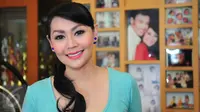 Tessa Kaunang tampil cantik saat ditemui dikawasan Duren Tiga, Jakarta, Selasa (24/11/2015). (Liputan6.com/Faisal R Syam)
