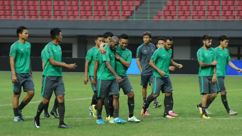 Timnas Indonesia berlatih sebelum bertemu Fiji di Stadion Patriot, Bekasi, Sabtu (2/9/2017)