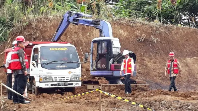 Presiden RI Joko Widodo (Jokowi) meresmikan dimulainya pembangunan jalur ganda (double track) kereta api Bogor-Sukabumi Tahap I, Jumat (15/12/2017). (Ilyas/Liputan6.com)