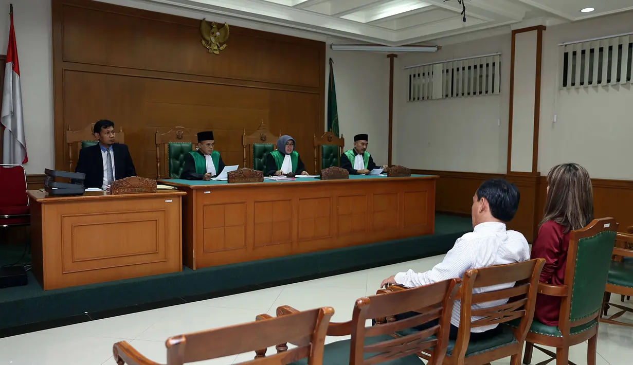 Selain hak asuh anak, Majelis Hakim juga mewajibkan Tama untuk memberikan nafkah kepada buah hatinya, Kyo Karura Gantama. Meskipun untuk nominalnya tidak bisa ditentukan setiap bulannya. (Nurwahyunan/Bintang.com)