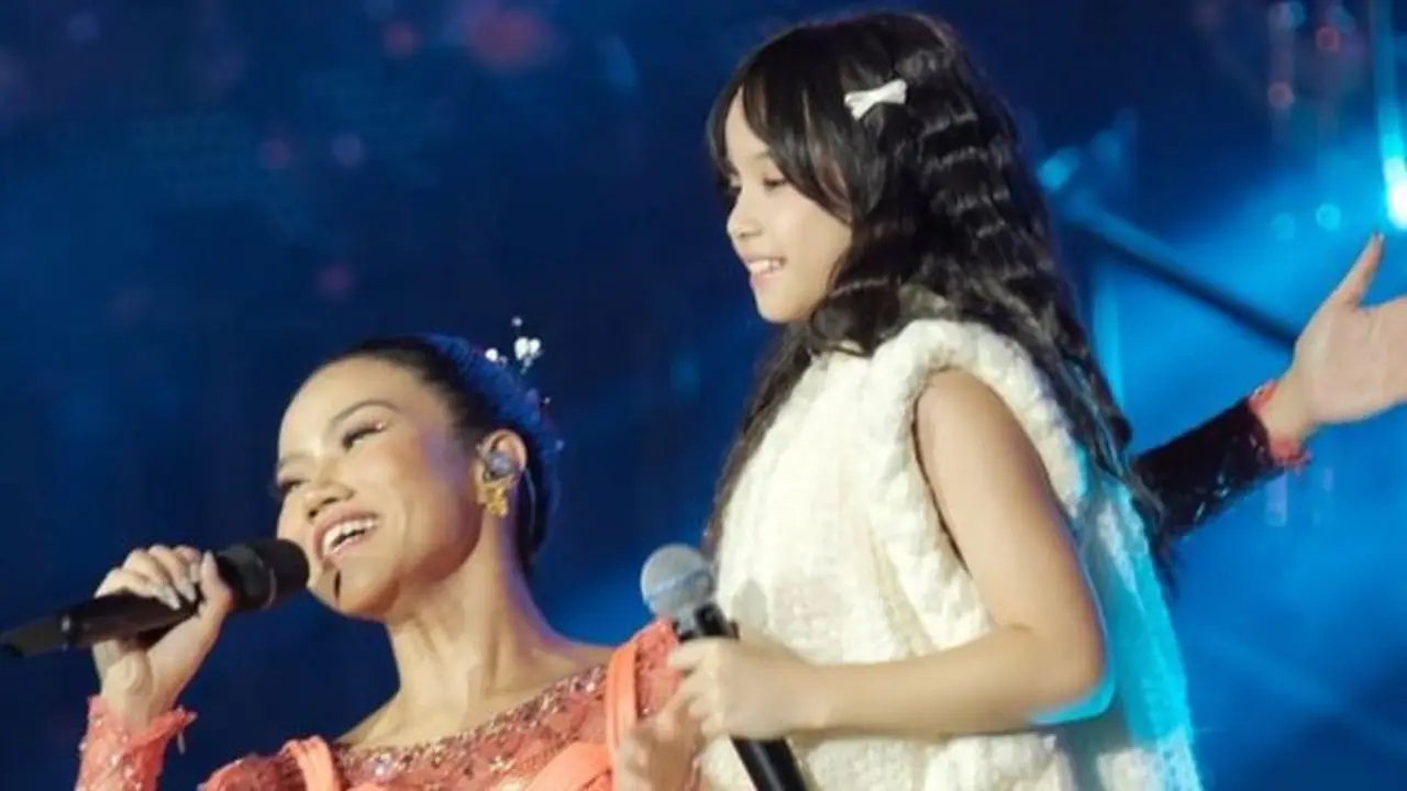 Gempi berduet dengan Yura Yunita di konser Bingah. (credit: instagram.com/putradjohan_aloke/gadiiing