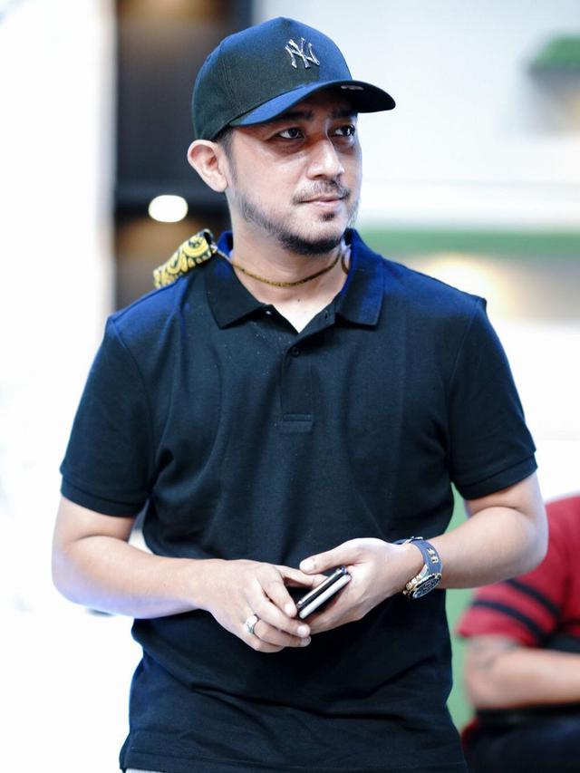 Disebut Mirip Aldebaran, Ini 6 Potret Dede Fajar Kurniawan Adik Bungsu Denny Cagur