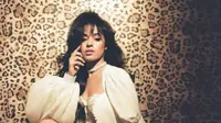 Penyanyi Camilla Cabello Pilih Rancangan Desainer Asal Surabaya