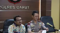 Kapolres Garut AKBP Budi Satria Wiguna dan Wakil Bupati Helmi Budiman (Liputan6.com/Jayadi Supriadin)