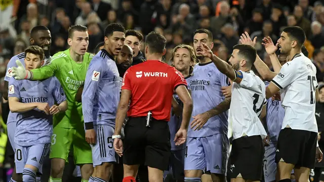 Foto: Melihat Gol Jude Bellingham yang Dianulir Wasit, Protes Keras Hingga Berujung Kartu Merah