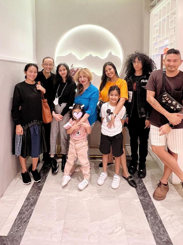 6 Potret Kenangan Sharena Delon dan Reza Gunawan, Adik Kakak yang Kompak