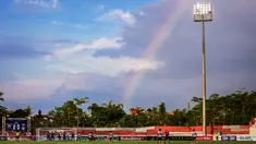 Setelah berhenti selama setahun lebih akibat pandemi, pemerintah akhirnya mengeluarkan izin penyelenggaraan BRI Liga 1 2021/2022 yang diselenggarakan pada 27 Agustus 2021. (Bola.com/Bagaskara Lazuardi)