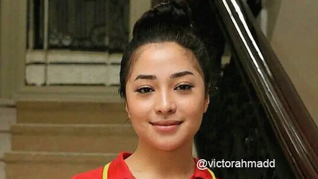 6 Editan Foto Aktris Jadi Kasir Minimarket Ini Bikin Senyum