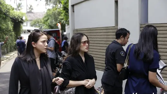 Ashraf Sinclair Meninggal, Ini 7 Potret Seleb yang Melayat ke Rumah Duka