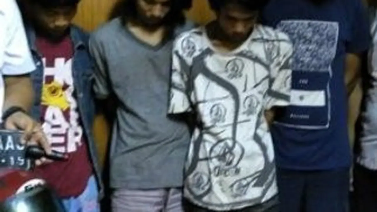 Rumah ABG jadi gudang motor curian