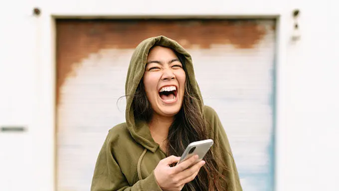 Ilustrasi Perempuan Tertawa