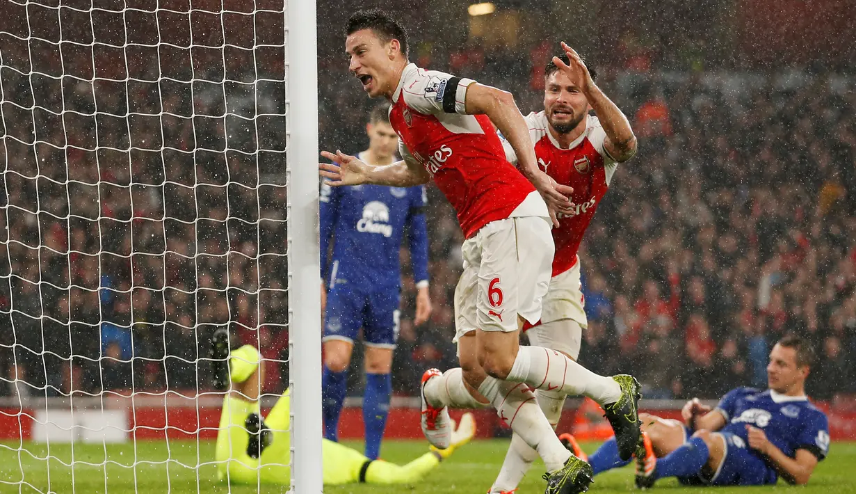 Ekspresi Laurent Koscielny setelah mencetak gol ke gawang Everton dalam lanjutan Liga Premier Inggris di Stadion Emirates, London, Inggris. Sabtu (24/10/2015) malam WIB. (Action Images via Reuters/John Sibley)