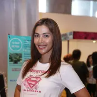 Meski sudah memasuki usia 35 tahun, kecantikan artis, model sekaligus presenter Nadia Mulya tidak pernah memudar, kulitnya terlihat cerah dan juga sehat. (Nurwahyunan/Bintang.com)