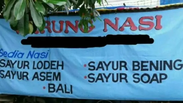7 Kesalahan di Spanduk Kaki Lima Ini Bikin Mikir Keras