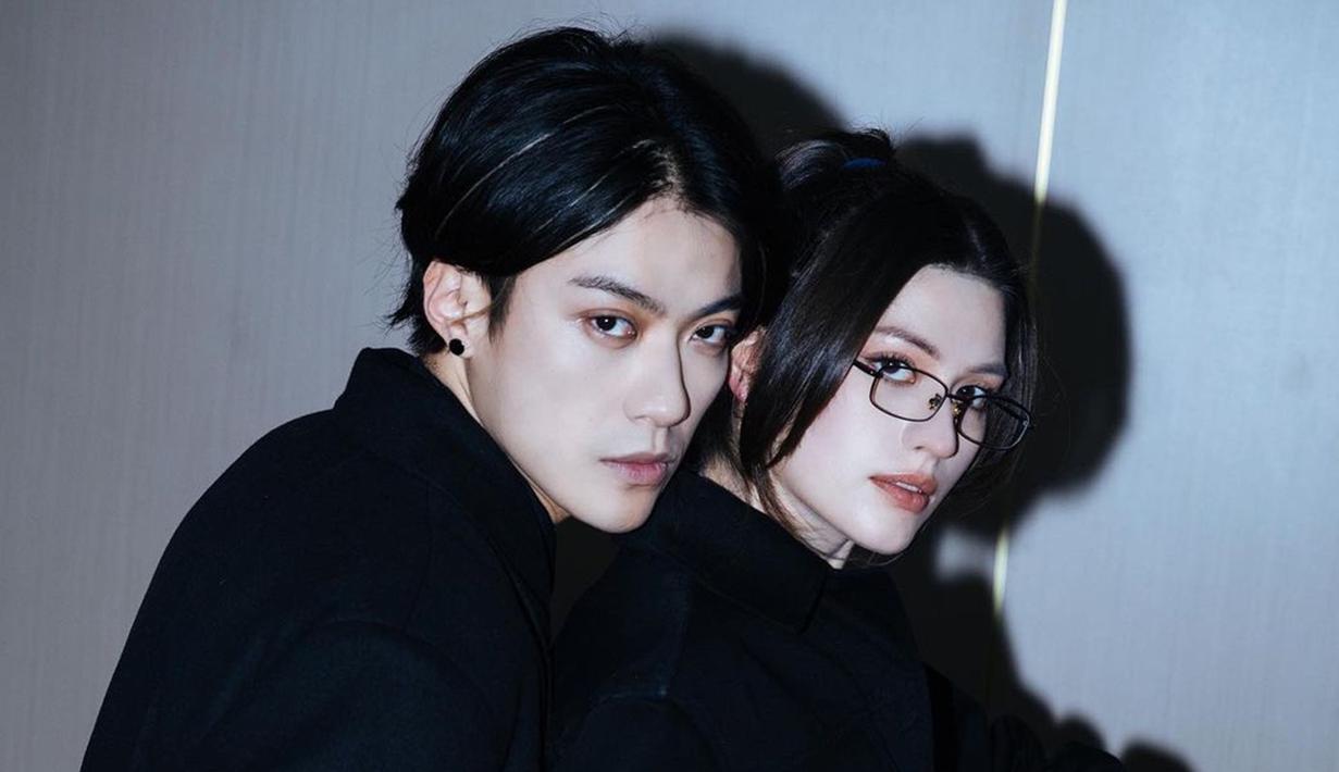 Karina Coser sendiri diketahui berhasil selamat, akan tetapi sang suami baru ditemukan pada esok harinya, (8/11/2023) oleh Tim SAR gabungan. Kabar meniggalnya suami Karina Coser ini pun langsung menjadi sorotan netizen bahkan media luar. (Liputan6.com/IG/@coser.karina)