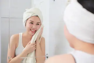 Ilustrasi perawatan wajah. (c) jayzynism/Depositphotos.com