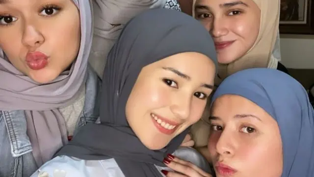 Rebecca Klopper berhijab saat reuni Mermaid In Love di malam idul Adha (Foto: bebytsabina via instagram)