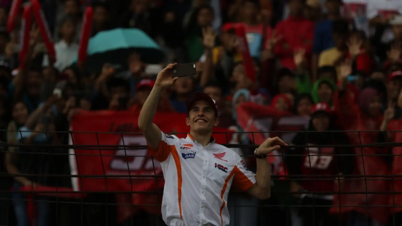 Rela Menyeberang Pulau demi Bertemu Marc Marquez 