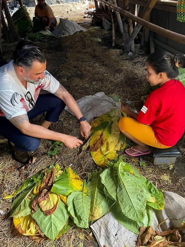 Jeremy Thomas Jadi Petani Tembakau