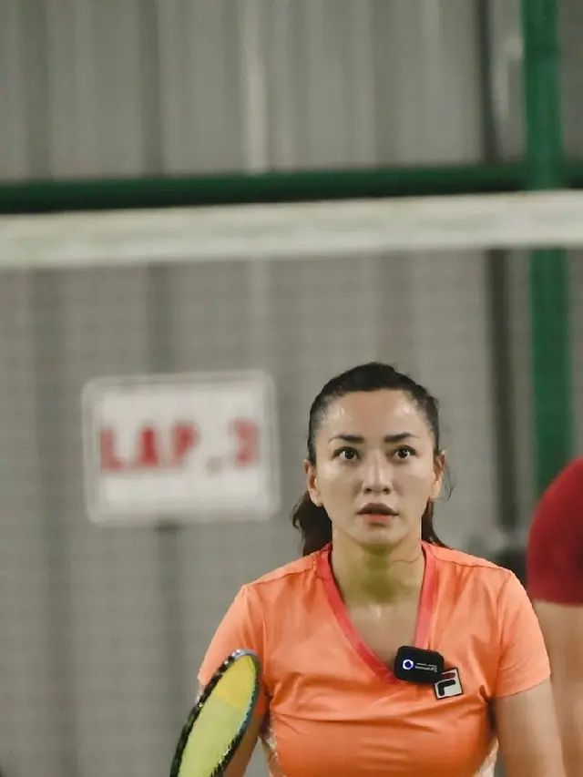 6 Potret Hesti Purwadinata dan Erika Carlina Latihan Jelang Vindes Sport Tepok Bulu