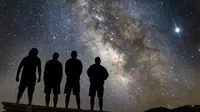 Ilustrasi malam hari, Milky Way, Galaksi Bima Sakti. (Photo by Kendall Hoopes from Pexels)