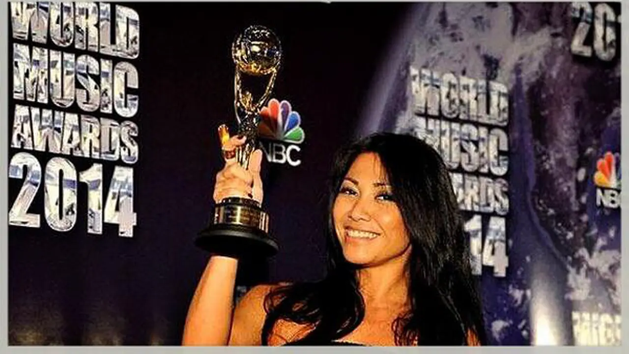 Anggun Raih Piala World Music Awarlds 2014
