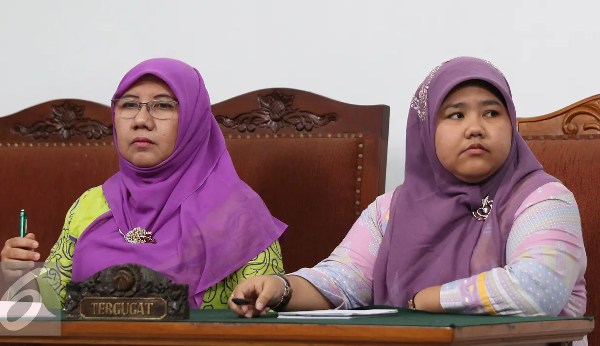 Biro Hukum dari KPK mendengarkan putusan sidang gugatan praperadilan kasus dugaan korupsi pengadaan lahan RS Sumber Waras oleh Pemprov DKI Jakarta dengan agenda pembacaan putusan di PN Jaksel ,Rabu (30/3). (Liputan6.com/Herman Zakharia)