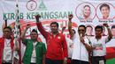Maruarar Sirait bersama Ridwan Kamil membuka Kirab Kebangsaan 'Bersatu Kita Teguh', Subang, Jawa Barat, Sabtu (4/3). Kirab Kebangsaan bertujuan menggelorakan semangat kebinekaan, persatuan dan Pancasila sebagai ideologi bangsa. (Liputan6.com/Johan Tallo)