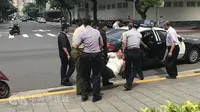 Pria Bersenjata Samurai Serang Petugas di Kantor Presiden Taiwan