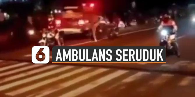 VIDEO: Viral Mobil Ambulans Seruduk Penonton Balap Liar