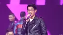 Penyanyi berlesung pipit Afgan Syahreza, membawakan lagu 'Katakan Tidak’ untuk menyapa pengunjung Konser Raya 21 Indosiar. (Andy Masela/Bintang.com)