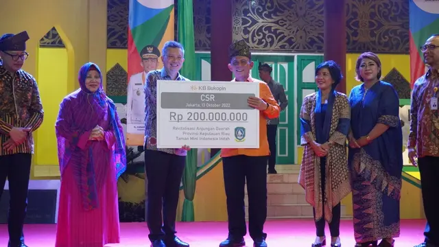 PT Bank KB Bukopin Tbk atau KB Bukopin memberikan bantuan dana senilai Rp200 juta kepada pemerintah daerah (pemda) Kepulauan Riau (Kepri) untuk merevitalisasi bangunan anjungan daerahnya yang berada di Taman Mini Indonesia Indah (TMII).