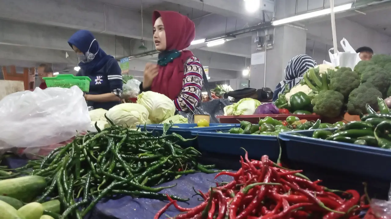 Harga cabai rawit di Kota Bandung masih tinggi, mencapai Rp120 ribu per kilogram. (Foto: Liputan6.com/Dikdik Ripaldi)
