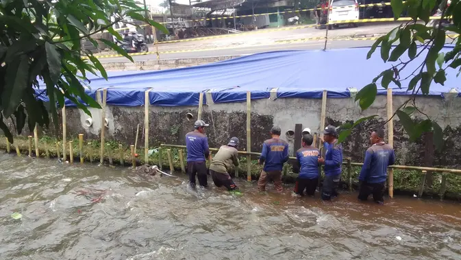 Trotoar Ambles di Depok Mulai Diperbaiki, Begini Penampakannya