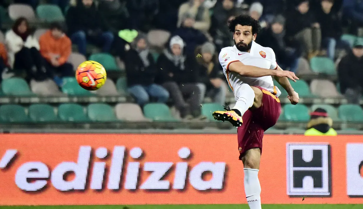 Pemain AS Roma asal Mesir Mohamed Salah menjadi pencetak gol bagi kemenangan AS Roma pada lanjutan Serie A Liga Italia Pekan ke-23 di Mapei Stadium, Reggio Emilia, (2/2/2016). (AFP/Giuseppe Cacace)