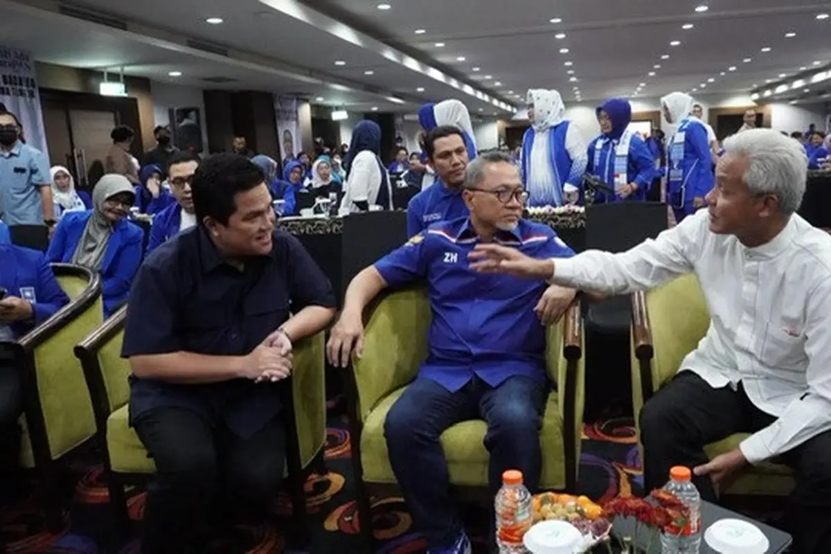 Ketua Umum PAN Zulkifli Hasan bersama Ganjar Pranowo dan Erick Thohir