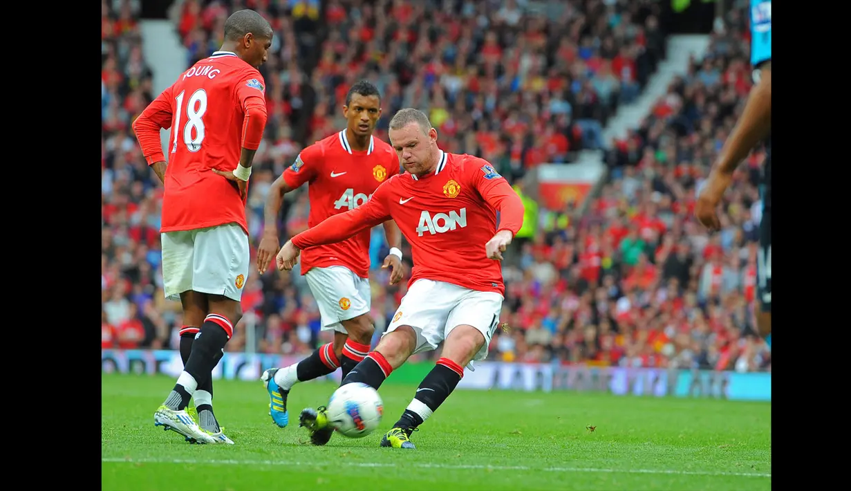 Arsenal merupakan salah satu klub besar yang menjadi keberingasan Wayne Rooney. 15 gol ia cetak ke gawang Arsenal dalam 35 penampilan di semua ajang. Salah satu partai terbaik Rooney melawan Arsenal terjadi di Premier League 2011/2012. Saat itu Rooney mencetak hattrick yang turut membawa United menang telak 8-2. (AFP/Andrew Yates)